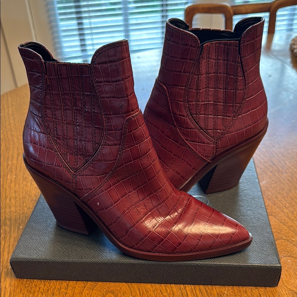 Women's Crocodile-Embossed Leather Ankle Boots - Burgundy